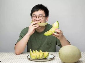 吃蜜瓜脸发麻,揭秘吃蜜瓜脸发麻的神奇现象